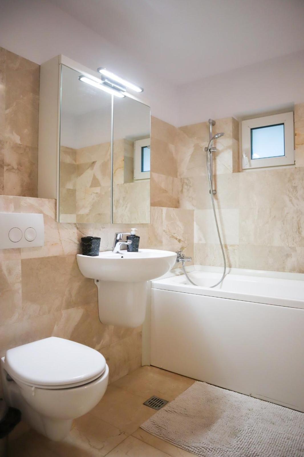 Central Apartament Bulevardul Decebal บูคาเรสต์ ภายนอก รูปภาพ
